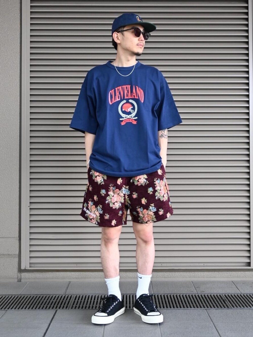「ビューティ&ユース、ショートパンツ、ストリート、beauty&youth、モンキータイム、MONKEY TIME、pleasures、プレジャーズ、ユナイテッド　アローズ、United arrows」｜「Article no.の＜Article no.＞ 1007 LO-CUT VLCNZD 2/スニーカー（スニーカー、ブラック系）」を使った、etsuさん（メンズ・173cm）の春コーディネートの1枚目の写真