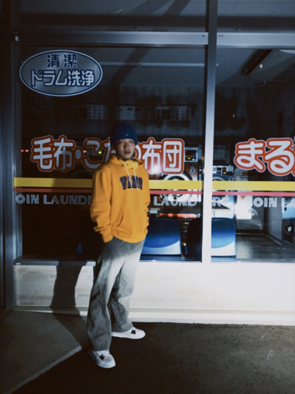 「VISION STREET WEARのVISION MC-14000（スニーカー、ホワイト系）」を使った、nonさん（メンズ・170cm）の春コーディネートの1枚目の写真
