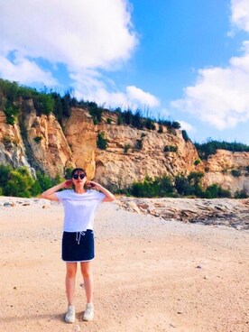 「travel」｜「アイテム（スニーカー）」を使った、ELLAさん（レディース・166cm）の秋コーディネート