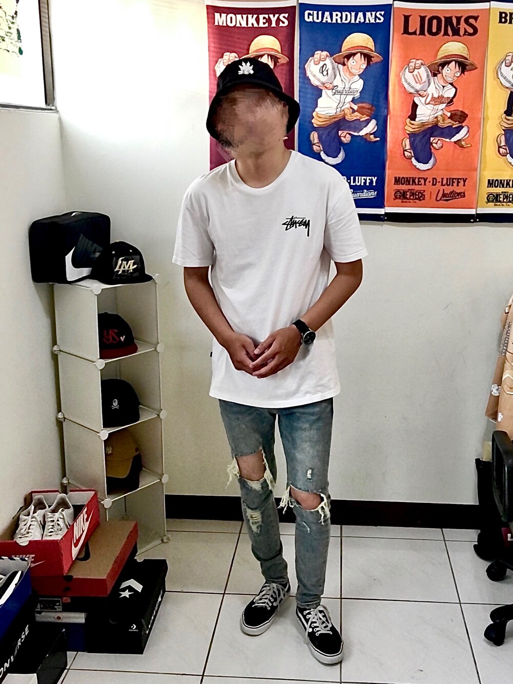 「CASIO、CASIO MDV-106-1AV、VANS、VANS Filmore Decon、STAGE、STAGE GODZILLA、stussy」｜「STUSSYのアイテム（Tシャツ/カットソー、ホワイト系）」を使った、リン  さん（メンズ・173cm）の春コーディネートの1枚目の写真