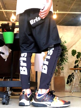 「F.C.Real Bristol（エフシーレアルブリストル）のアイテム（コインケース）」を使った、torihaさん（メンズ・179cm）の秋コーディネート
