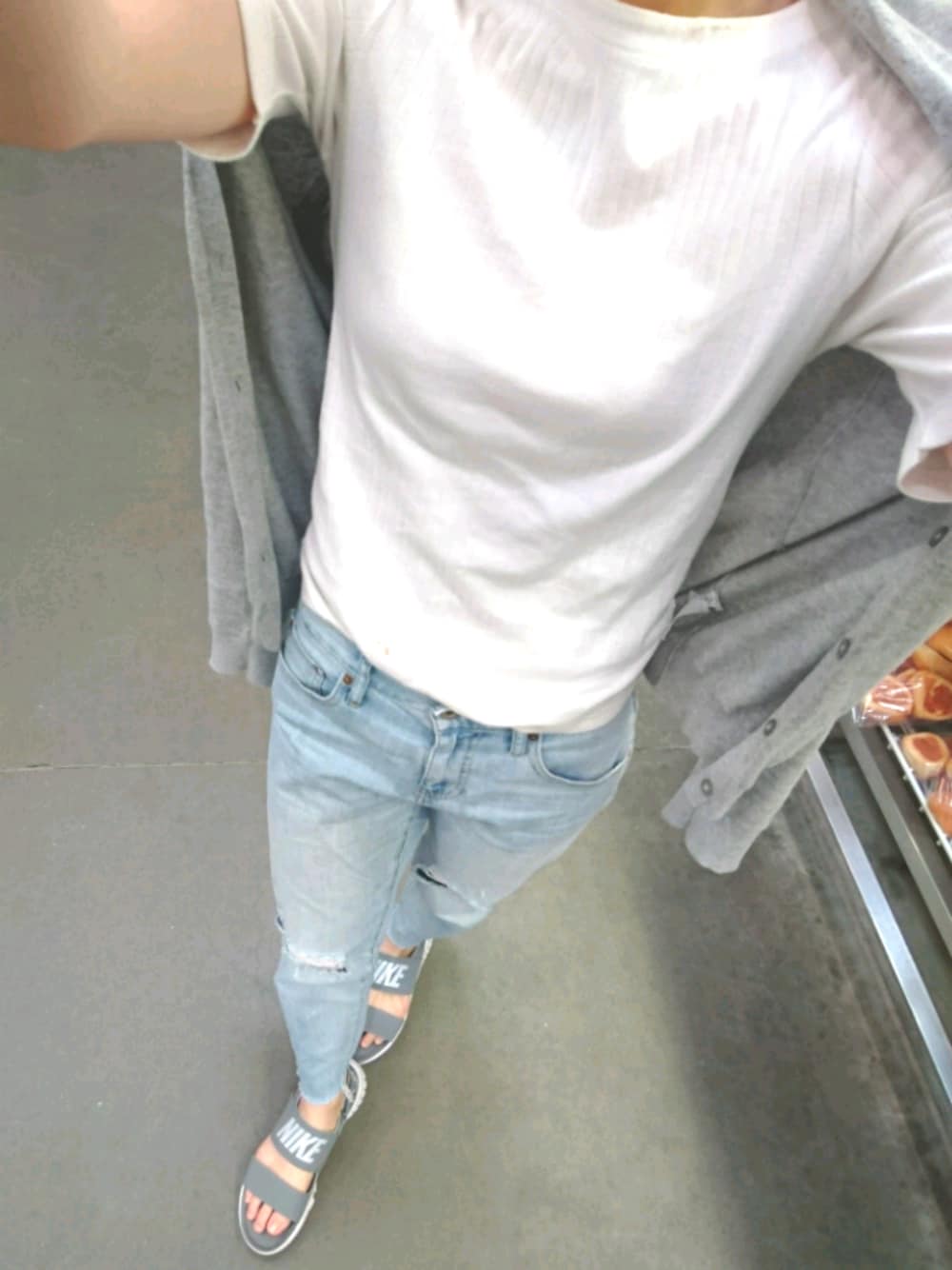 「UNIQLO、UNIQLOコーデ、大人カジュアル、夏、休日スタイル、スポーツサンダル、NIKE」｜「UNIQLOのリブハイネックT(5分袖)（Tシャツ/カットソー、ホワイト系）」を使った、よっかちゃんさん（レディース・159cm）の夏コーディネートの1枚目の写真