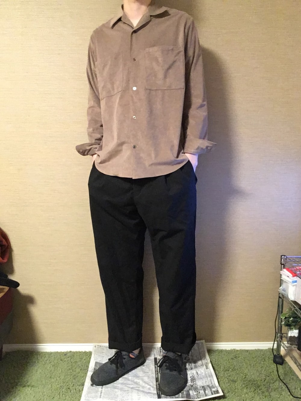 「ワイドパンツ、ラフ」｜「EDIFICEのアイテム（シャツ/ブラウス、ベージュ系）」を使った、幸太さん（メンズ・178cm）の夏コーディネートの1枚目の写真