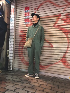 「UNIVERSAL OVERALL（ユニバーサルオーバーオール）のアイテム（オールインワン・サロペット）」を使った、サツマハヤトさん（メンズ・168cm）の冬コーディネート