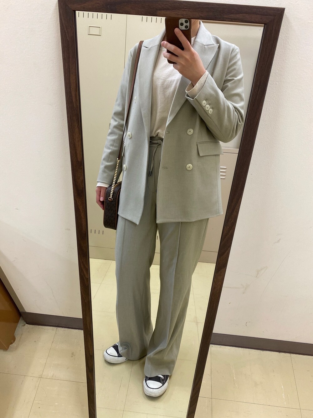 「FREAK'S STOREのアイテム（ジャケット/アウター、ベージュ系）」を使った、Kanaさん（レディース・156cm）の秋コーディネートの1枚目の写真