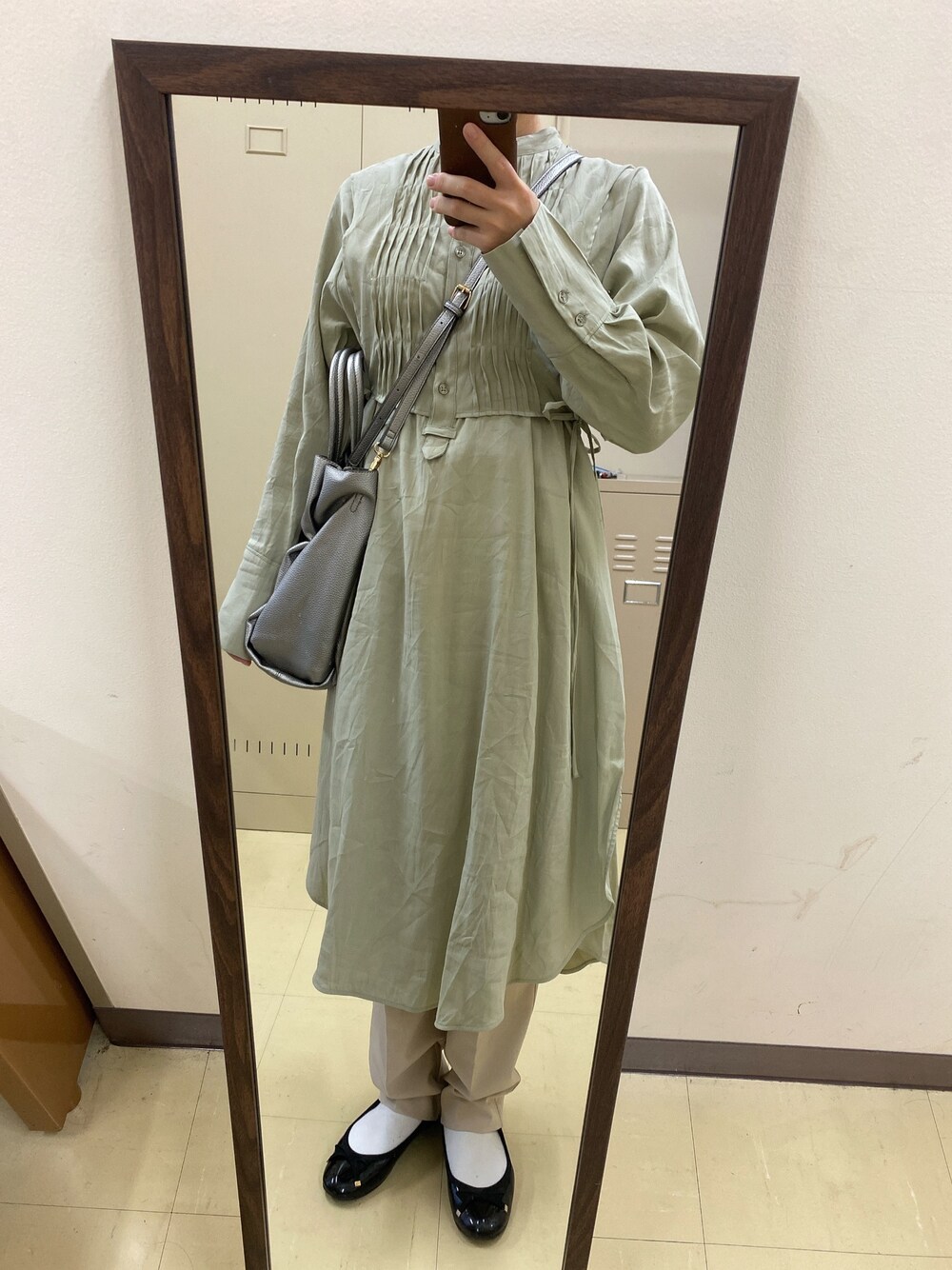 「DouDouのアイテム（シャツ/ブラウス、グリーン系）」を使った、Kanaさん（レディース・156cm）の秋コーディネートの1枚目の写真