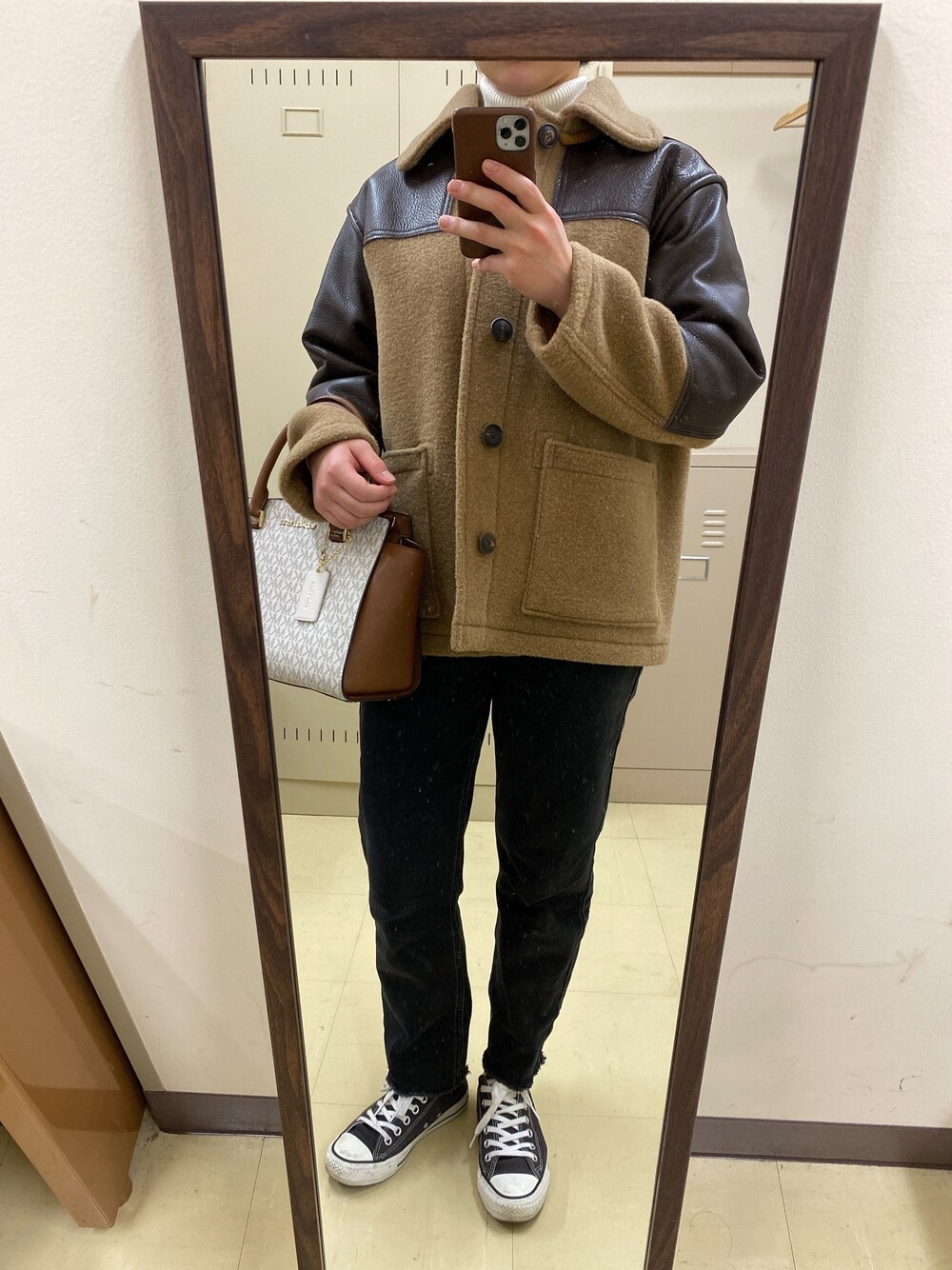 「Bershkaのアイテム（デニムパンツ、ブラック系）」を使った、Kanaさん（レディース・156cm）の冬コーディネートの1枚目の写真