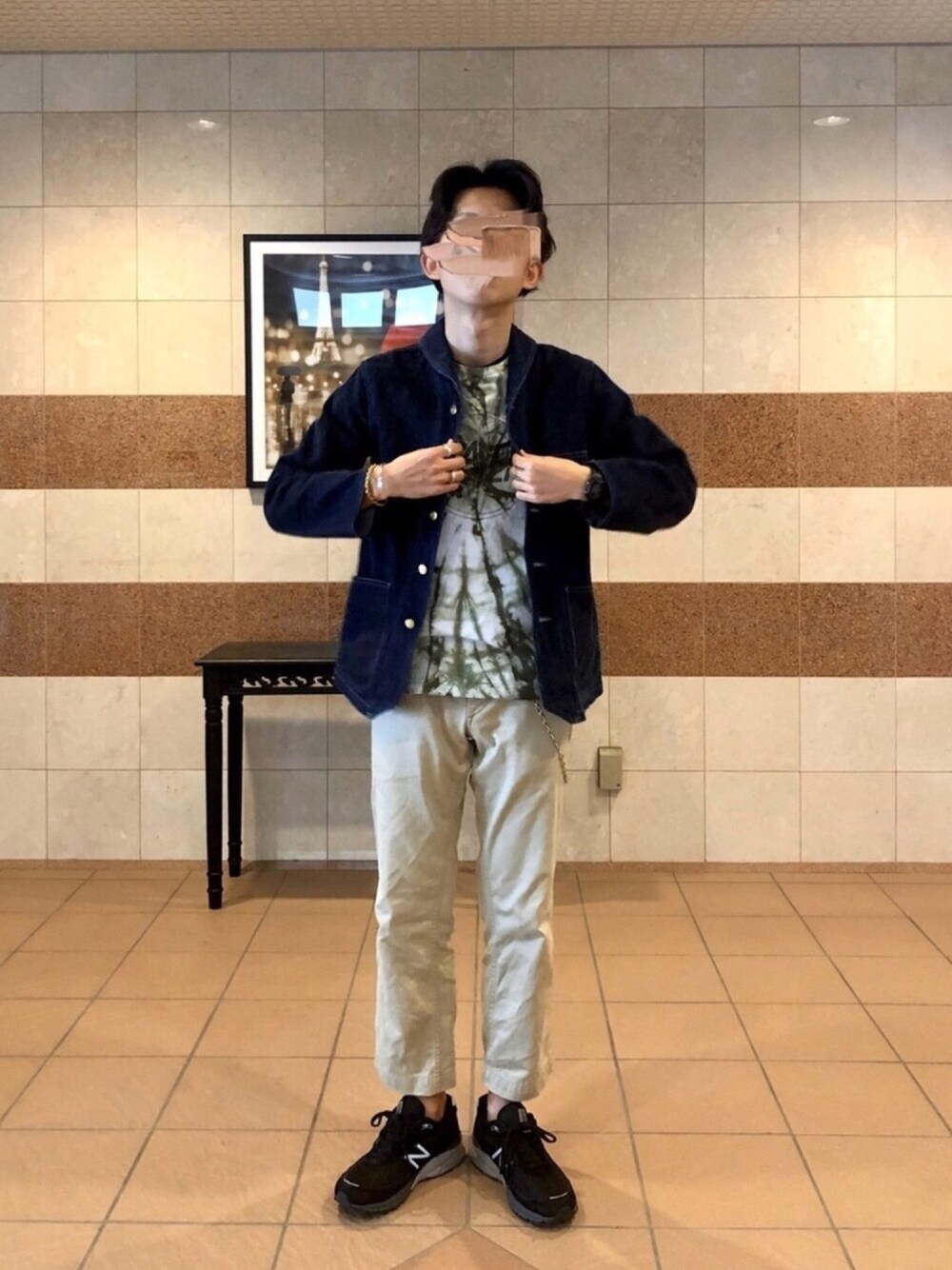 「シンプル、カジュアル、オトナカジュアル、大人コーデ、スニーカー、きれいめカジュアル、ニューバランス、おしゃれさんと繋がりたい、カバーオール、デニムジャケット」｜「graphzeroのアイテム（カバーオール、ブルー系）」を使った、ヒロさん（メンズ・173cm）の春コーディネートの1枚目の写真