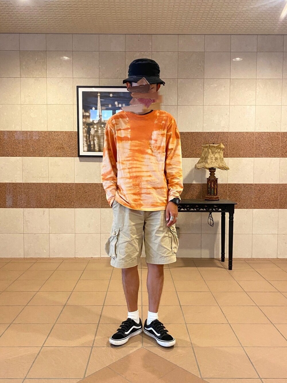 「ビッグシルエット、ストリート、ミリタリー、vintage、ハーフパンツ、スニーカー、VANS、ハット、Tシャツ、ootd」｜「SASSAFRASのアイテム（Tシャツ/カットソー、オレンジ系）」を使った、ヒロさん（メンズ・173cm）の秋コーディネートの1枚目の写真