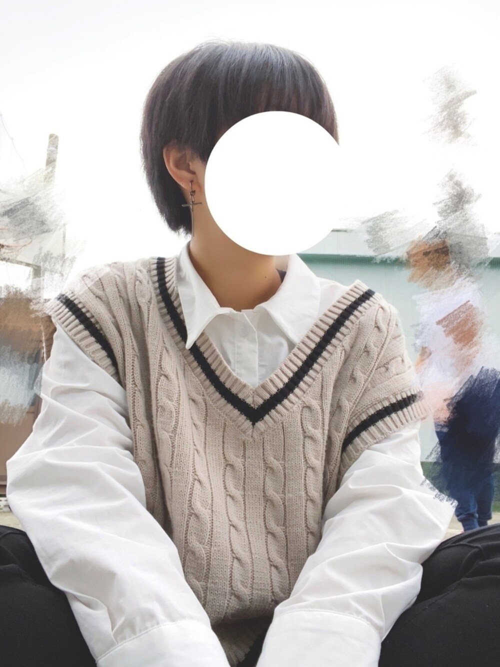 「お洒落さんとつながりたい、韓国、ベスト×シャツ、GU」｜「GUのアイテム（シャツ/ブラウス、ホワイト系）」を使った、まなさん（レディース・148cm）の春コーディネートの1枚目の写真