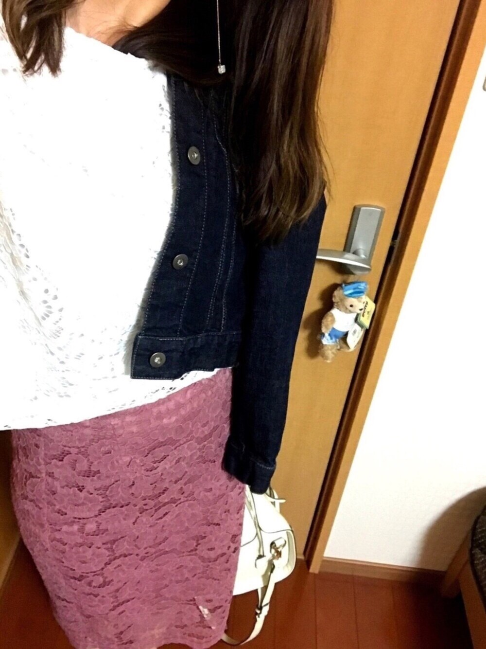 「denim、デニムジャケット、GU、GUMANIA、UNIQLO、ユニジョ、プチプラコーデ、NATURAL BEAUTY BASIC、大人コーデ、ヌーディーコーデ」｜「GUのアイテム（ピアス（両耳用）、その他）」を使った、minaさん（レディース・163cm）の春コーディネートの1枚目の写真