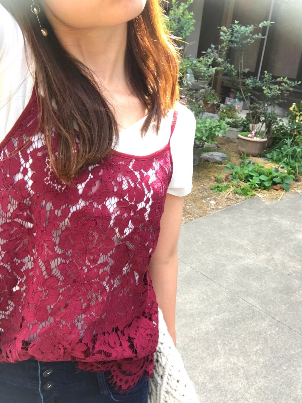 「ドラフトハレ、カジュアルコーデ、オトナ女子、HARE、ハレレ、HAREコーデ、ハレ(HARE)、夏スタイル」｜「HAREの2ピースレースキャミ&カットソー（HARE）（Tシャツ/カットソー、レッド系）」を使った、minaさん（レディース・163cm）の夏コーディネートの1枚目の写真