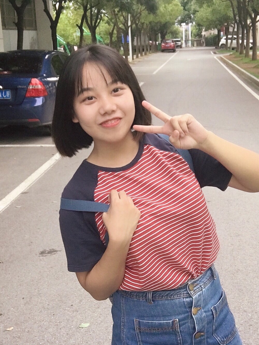 「高中校园」｜「蛋挞家のアイテム（Tシャツ/カットソー、レッド系）」を使った、-祁娟Lemonさん（レディース・155cm）の夏コーディネートの1枚目の写真