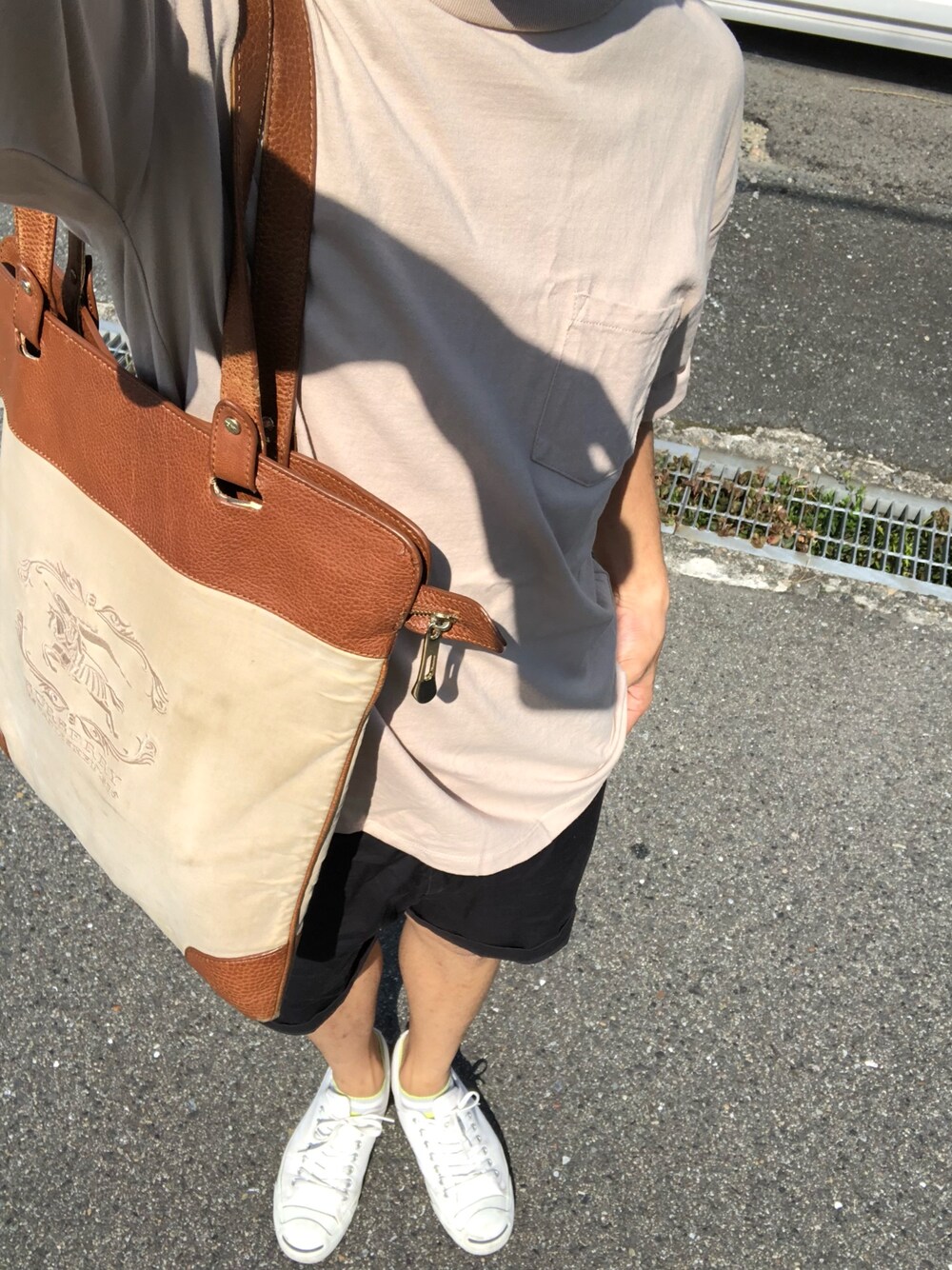「夏だ！Tシャツ着よう！、今日のコーデ、オトナカジュアル、デート、デートコーデ、鉄板コーデ、ブラック、タンパンスタイル」｜「RAGEBLUEの【汗ジミ防止・抗菌防臭】USAコットン使用クルーネックTシャツ/832059（Tシャツ/カットソー、ベージュ系）」を使った、一人十色(ひとりといろ)さん（メンズ・169cm）の夏コーディネートの1枚目の写真