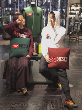 「DIESEL（ディーゼル）のアイテム（パーカー、レッド系）」を使った、miho kobayakawaさん（レディース・160cm）の秋コーディネート