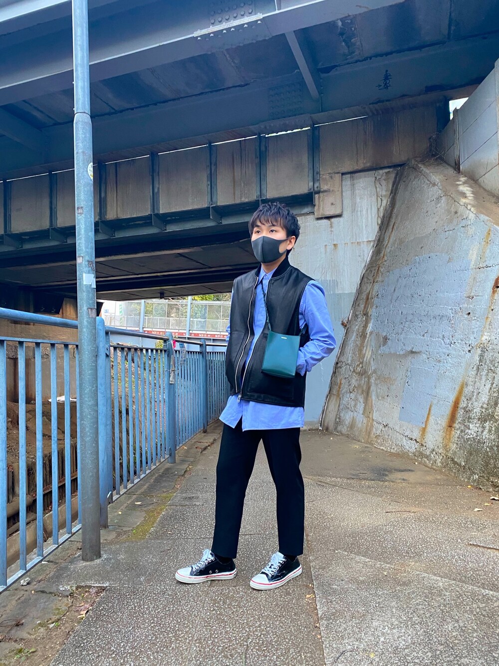 「お洒落さんとつながりたい、休日スタイル、カジュアルコーデ、ootd、レイヤードスタイル、低身長コーデ、いいね、save、フォローお願いします🤑、シンプル、スニーカー」｜「JIL SANDERのJIL SANDER / ショルダーバッグ（ショルダーバッグ、ブラック系）」を使った、maryuさん（メンズ・167cm）の冬コーディネートの1枚目の写真