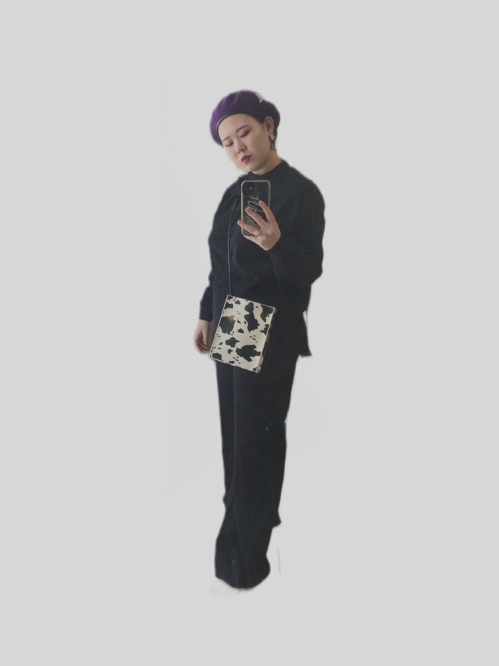 「ブラックコーデ、ベレー帽、GU」｜「GuessのFelt Beret Cap（ハンチング/ベレー帽、パープル系）」を使った、RIANさん（レディース・161cm）の春コーディネートの1枚目の写真