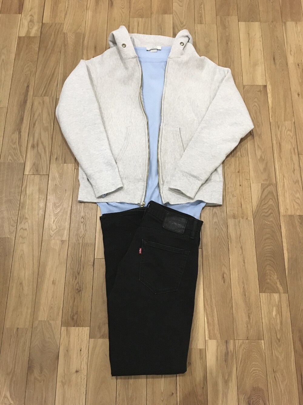 「Champion、赤タグ、JOHN SMEDLEY、パステルブルー、Levi's、黒スキニー、春コーデ、全身古着、古着コーデ、古着」｜「Levi'sのアイテム（デニムパンツ、ブラック系）」を使った、かいかいさん（メンズ・170cm）の冬コーディネートの1枚目の写真