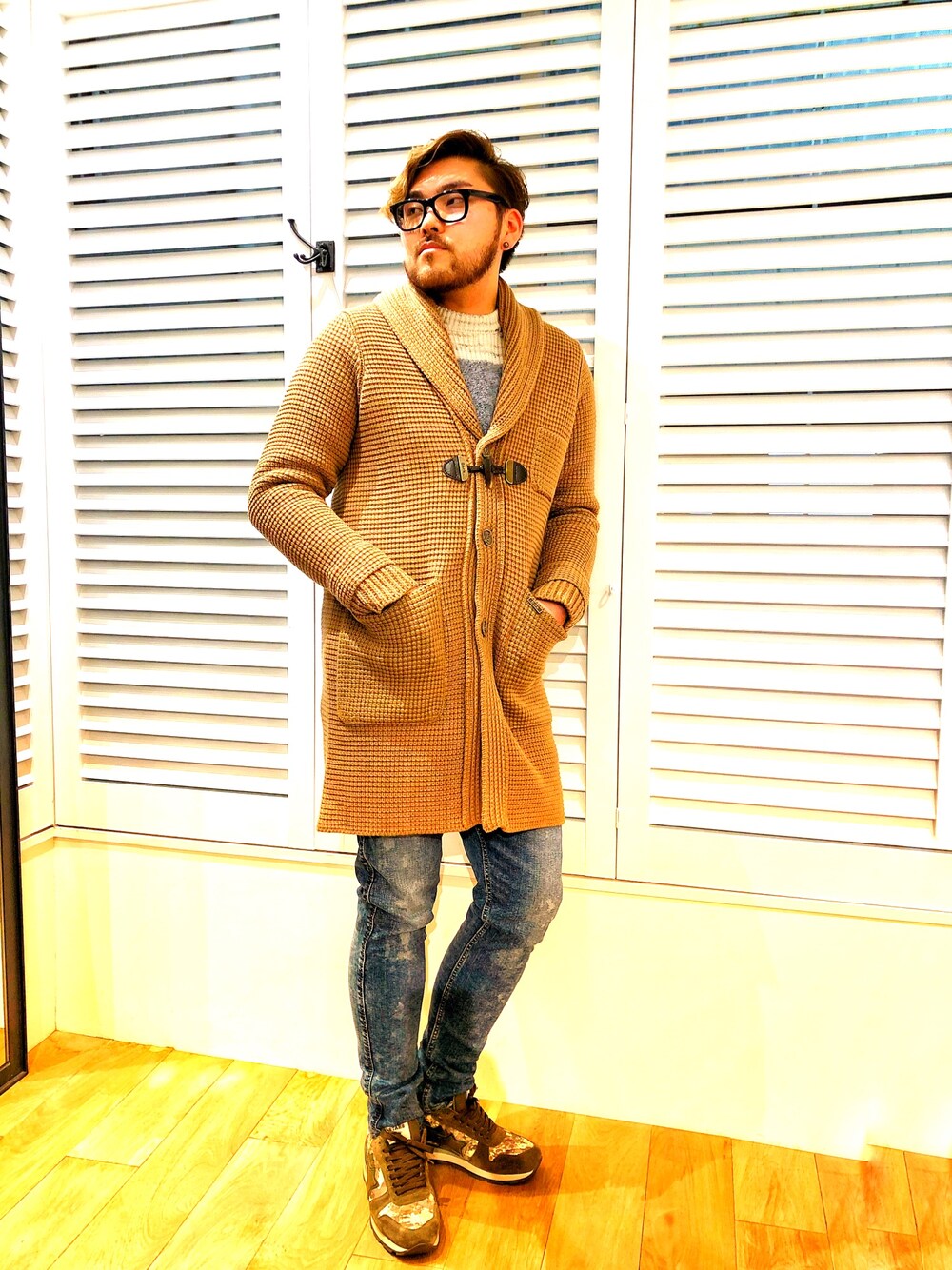 「B’2nd、b’2nd自由が丘、自由が丘、サーフ、Safari系、Safari」｜「ROBERTO COLLINAのアイテム（ニット/セーター、ホワイト系）」を使った、胸毛王子さん（メンズ・181cm）の冬コーディネートの1枚目の写真