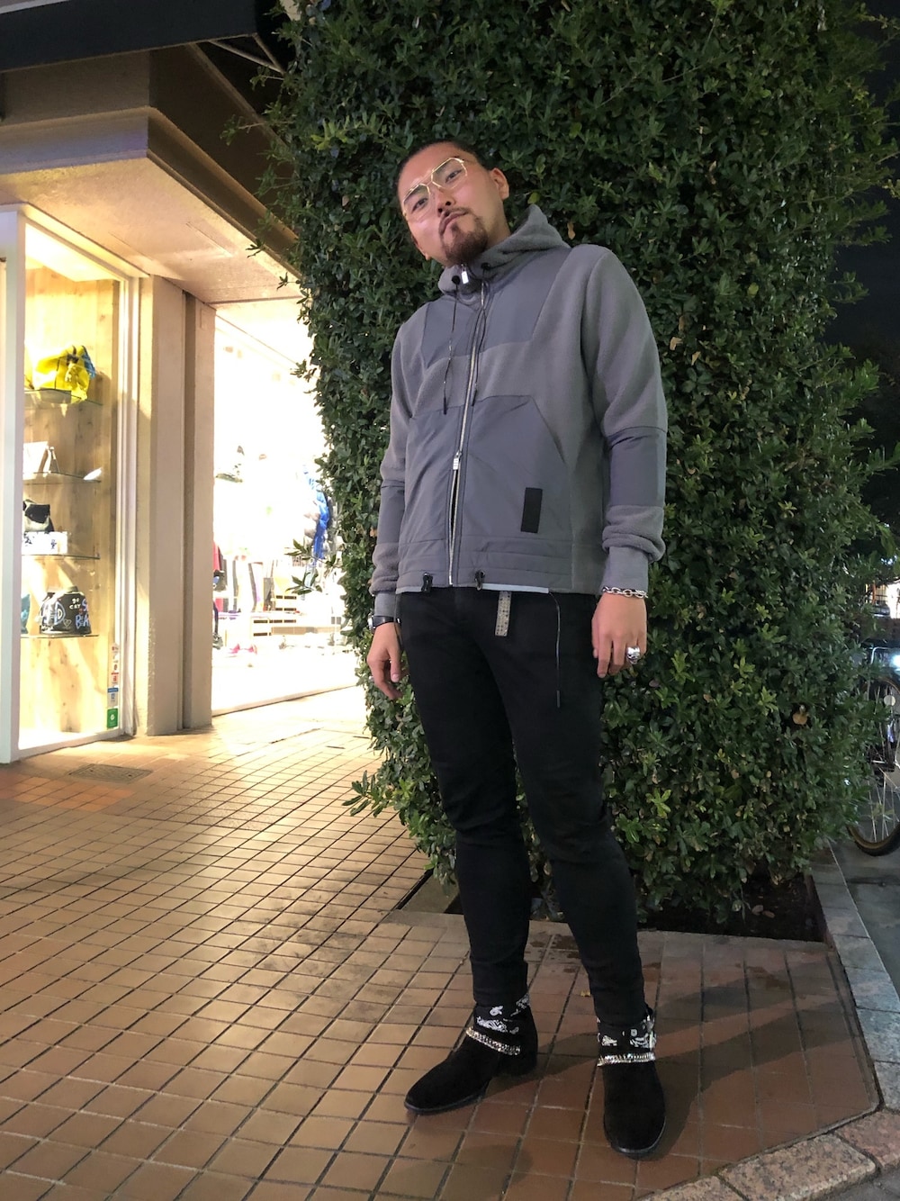 「wearhalloween2020、秋コーデ、秋冬コーデ、ゆるコーデ、カジュアル、スキニーデニム、もこもこ、パーカー、自由が丘、B2nd」｜「C DIEMのC DIEM/カルペディエム/テクニカルパーカー（パーカー、グレー系）」を使った、胸毛王子さん（メンズ・182cm）の秋コーディネートの1枚目の写真