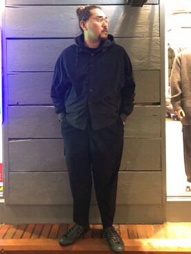 「ISAMU KATAYAMA BACKLASH（イサムカタヤマバックラッシュ）のアイテム（スニーカー）」を使った、胸毛王子さん（メンズ・182cm）の冬コーディネート