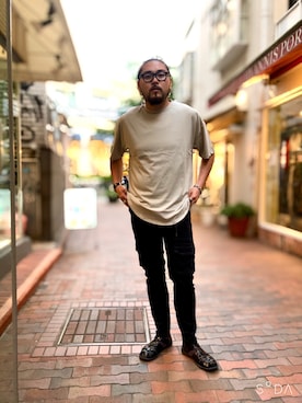 「A4A（エーフォーエー）のA4A(エーフォーエー) 40s強撚糸ラウンドTシャツ（Tシャツ/カットソー）」を使った、胸毛王子さん（メンズ・182cm）の春コーディネート