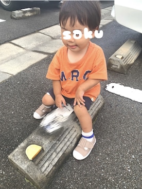 「petit main（プティマイン）のアイテム（スニーカー）」を使った、ni_saさん（キッズ・80cm）の秋コーディネート