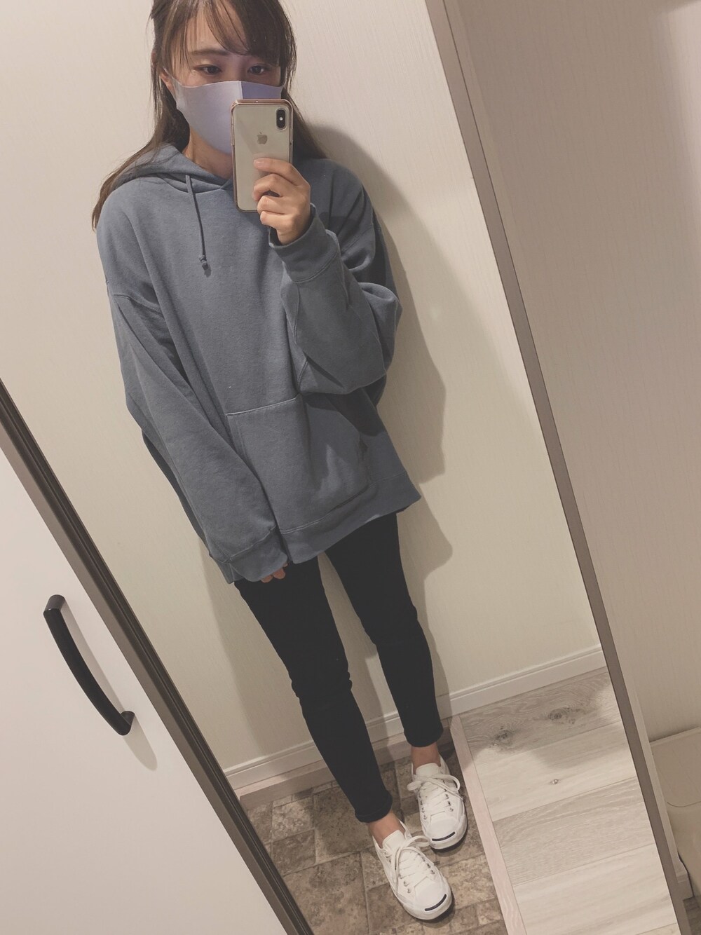 「スウェット、休日コーデ、ビックシルエット、ハロウィン、ユニクロ、スキニーデニム、スニーカー」｜「FREAK'S STOREの▽【WEB限定】ヘビーウエイトビッグシルエットスウェットパーカー(フーディ・トレーナー)（パーカー、ブルー系）」を使った、ma.さん（レディース・154cm）の秋コーディネートの1枚目の写真