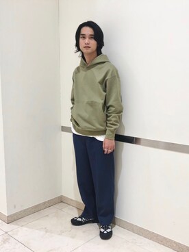 「Hanes」｜「アイテム（スラックス）」を使った、EZAKIさん（メンズ・173cm）の冬コーディネート