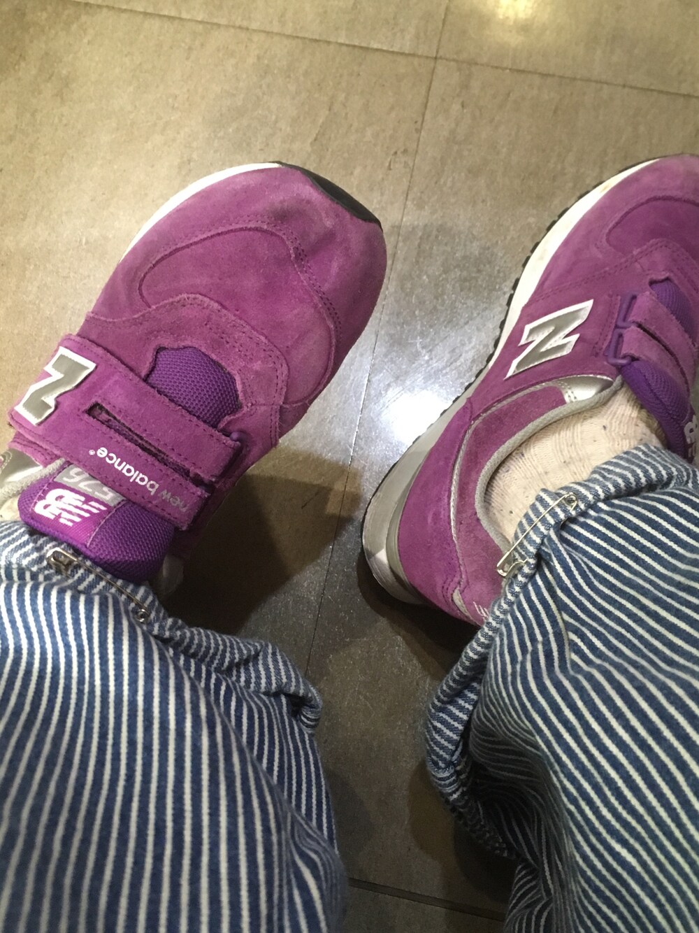 「スニーカーコーデ、古着、スニーカー、ベルクロスニーカー、あえてのパープル」｜「NEW BALANCEのアイテム（スニーカー、パープル系）」を使った、cava_oui!さん（レディース・167cm）の秋コーディネートの1枚目の写真