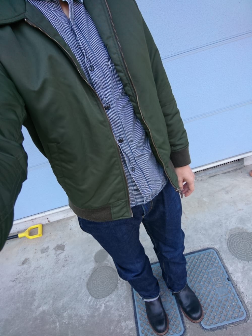 「UNIQLO、EDWIN、LEE、RED WING」｜「LeeのLEE / リー：101-Z REGULAR STRAIGHT：LM5101-500[AST]（デニムパンツ、ブルー系）」を使った、nさん（メンズ・170cm）の春コーディネートの1枚目の写真