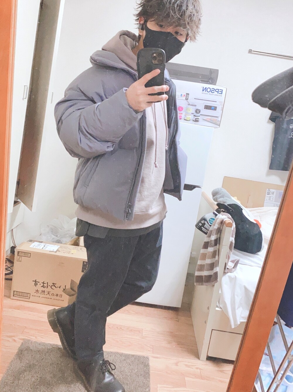 「冬コーデ、休日コーデ、大人カジュアル、アースカラー、パーカー、ダウンジャケット、くすみカラー、コーデュロイ、ビッグシルエット、ブルーコーデ」｜「WYM LIDNMの【WYM LIDNM】HEAVY WEIGHT WIDE PARKA（パーカー、ブラウン系）」を使った、yukkeさん（メンズ・163cm）の冬コーディネートの1枚目の写真