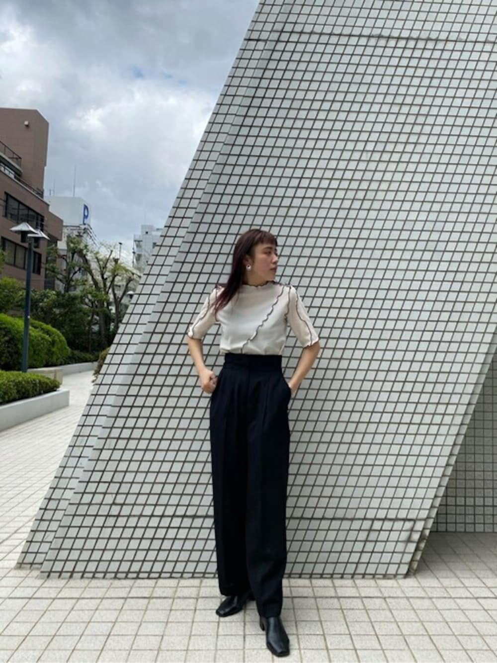 「無地、スタイリング、パンツコーデ、コーデ、instalike」｜「PUBLIC TOKYOのヨウリュウメローカットソー（Tシャツ/カットソー、ホワイト系）」を使った、yukisugasawaさん（レディース・155cm）の春コーディネートの1枚目の写真