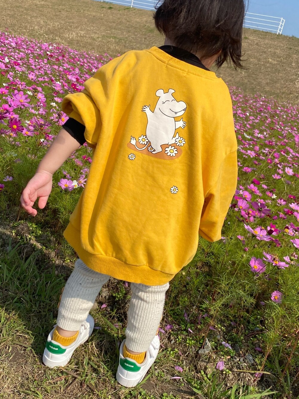 「秋のコーデ、ゆるコーデ、プチプラ、子供服、男の子、韓国子供服」｜「韓国子供服のアイテム（スウェット、イエロー系）」を使った、yuuさん（キッズ・110cm）の秋コーディネートの1枚目の写真