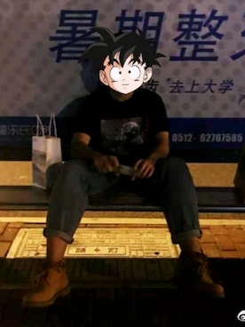 「ARMANI（アルマーニ）のアイテム（パンツ）」を使った、罗不思爱读诗さん（メンズ・175cm）の秋コーディネート