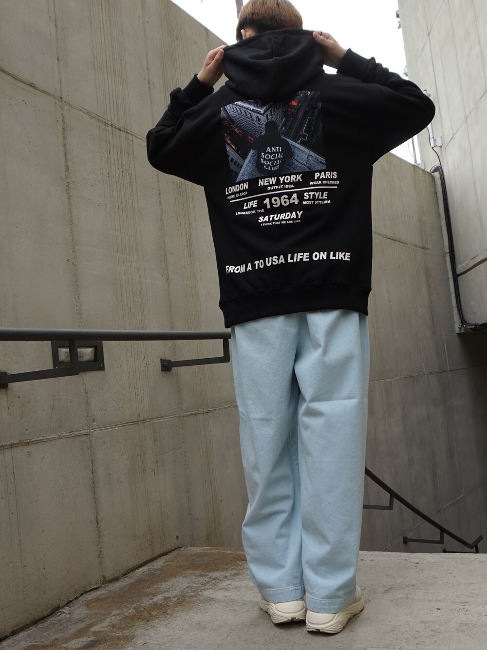 「ビッグシルエット、black、パーカー、ストリート、黒、韓国、ootd、ビックサイズ、フーディー、韓国ファッション」｜「BASQUE magentaの【BASQUE -enthusiastic design-】オーバーサイズ フォトプリントプルパーカー（パーカー、ブラック系）」を使った、basquemagentaさん（メンズ・179cm）の秋コーディネートの1枚目の写真