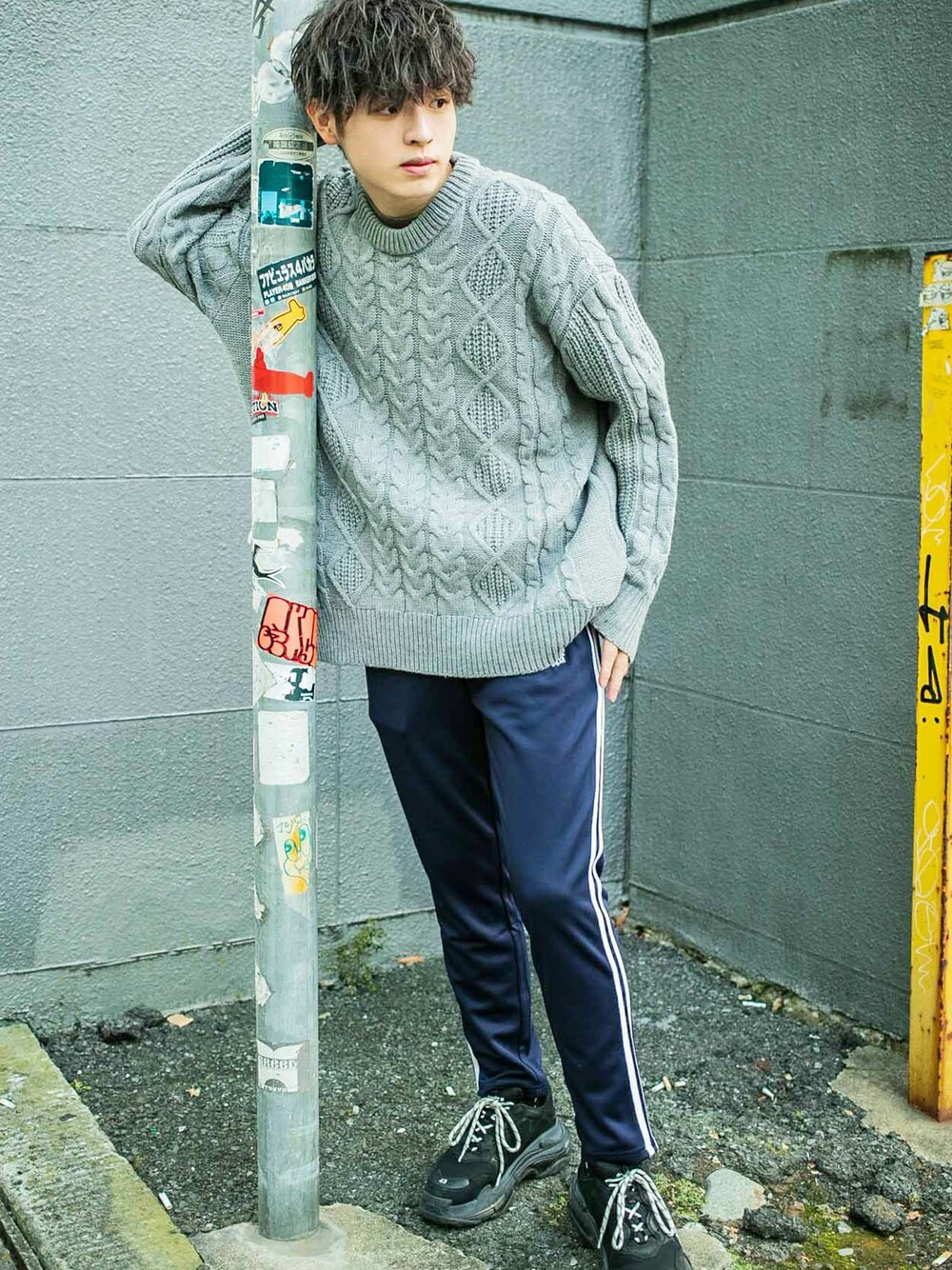 「ニット、knit、ケーブルニット、オーバーサイズ、韓国、ビックシルエット、ootd、韓国ファッション、アラン編みニット、フィッシャーマンズニット」｜「BASQUE magentaの【BASQUE -enthusiastic design-】ビッグシルエット アラン編み クルーネック ケーブルニットセーター（ニット/セーター、レッド系）」を使った、basquemagentaさん（メンズ・180cm）の秋コーディネートの1枚目の写真