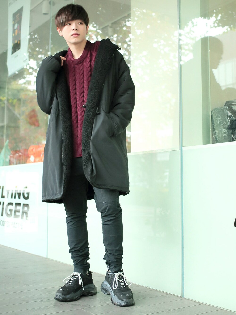 「ブルゾン、アウター、outer、オーバーサイズ、リバーシブル、ビックシルエット、ootd、韓国ファッション、おしゃれさんと繋がりたい、モンスターパーカー」｜「BASQUE magentaの【BASQUE -enthusiastic design-】ボア切替ナイロン モンスターロングブルゾン（その他アウター、ブラック系）」を使った、basquemagentaさん（メンズ・180cm）の秋コーディネートの1枚目の写真