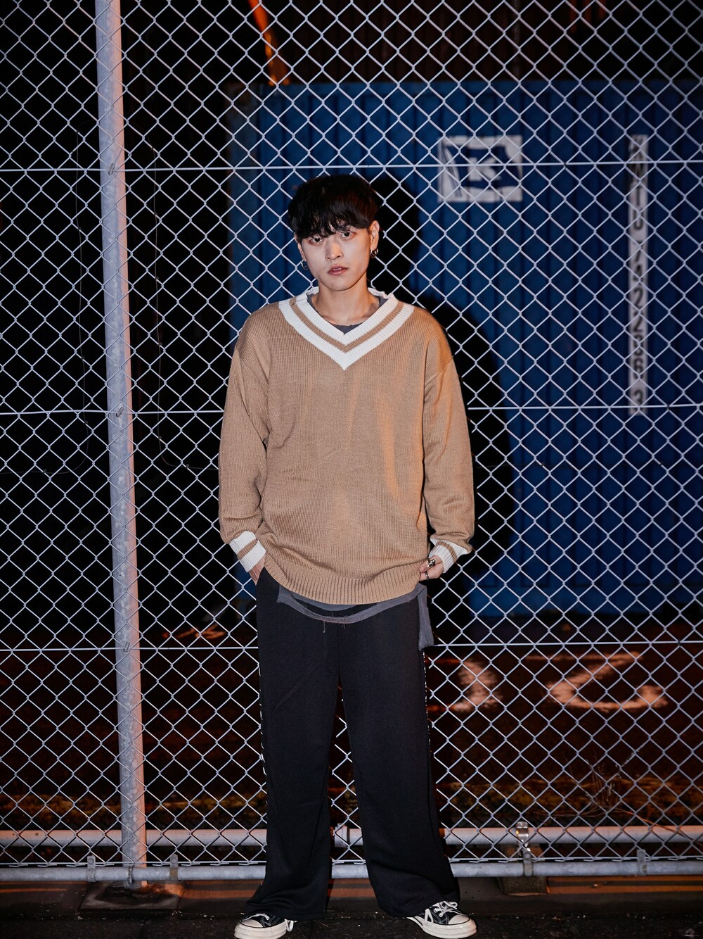 「ニット、ベージュ、オーバーサイズ、韓国、ビックシルエット、ootd、チルデンニット、韓国ファッション、おしゃれさんと繋がりたい」｜「BASQUE magentaの【BASQUE -enthusiastic design-】オーバーサイズ Vネック チルデン セーター（ニット/セーター、ベージュ系）」を使った、basquemagentaさん（メンズ・181cm）の冬コーディネートの1枚目の写真