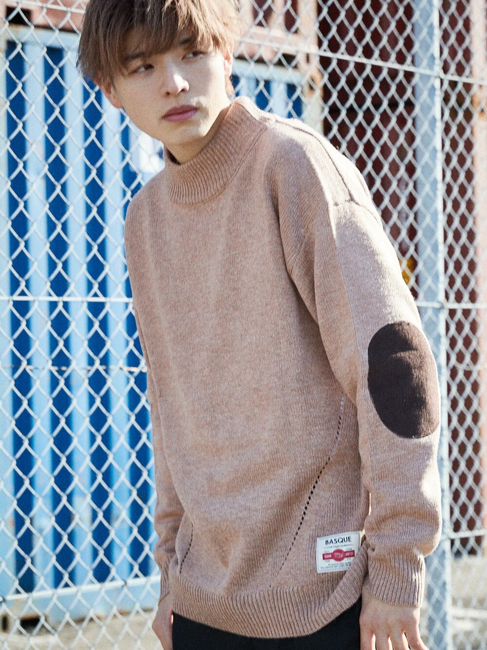 「ニット、オーバーサイズ、ブラウン、ootd、ドロップショルダー、韓国ブランド、韓国ファッション、モックネック、おしゃれさんと繋がりたい」｜「BASQUE magentaの【BASQUE -enthusiastic design-】オーバーサイズ モックネック ニット セーター（ニット/セーター、ブラウン系）」を使った、basquemagentaさん（メンズ・180cm）の冬コーディネートの1枚目の写真