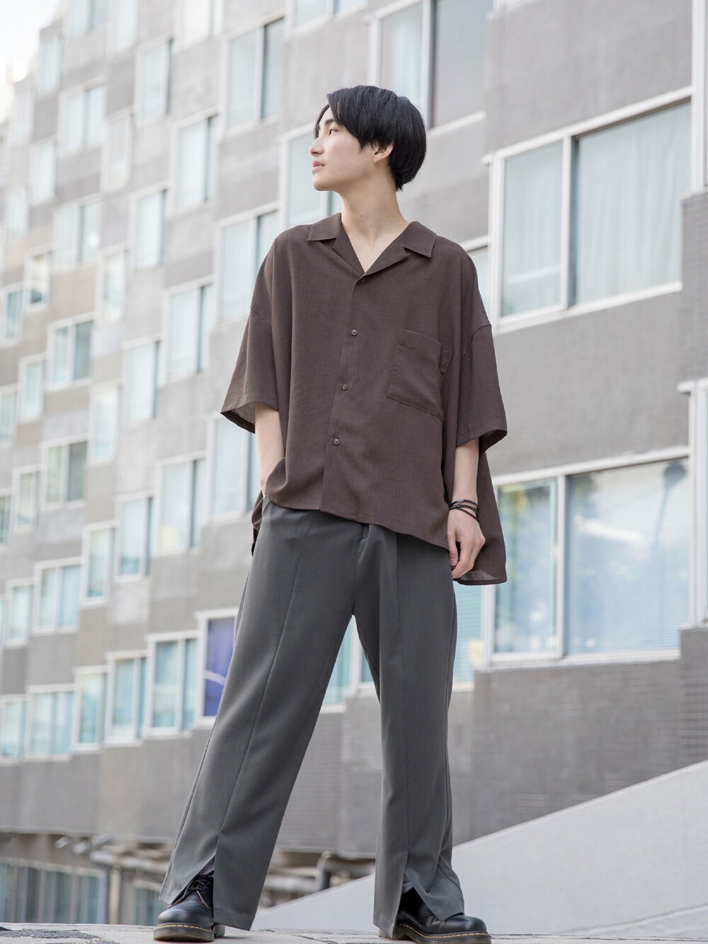 「オーバーサイズ、ビックシルエット、ootd、春コーデ、シャツスタイル、夏コーデ、オープンカラーシャツ、お洒落さんとつながりたい、おしゃれさんと繋がりたい、いいね、save、フォローお願いします🤑」｜「BASQUE magentaの【BASQUE -enthusiastic design-】BIGシルエットドロップショルダー半袖オープンカラーシャツ（シャツ/ブラウス、グレー系）」を使った、basquemagentaさん（メンズ・175cm）の春コーディネートの1枚目の写真