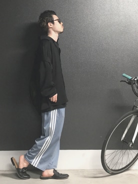「黒リュック」｜「アイテム（その他）」を使った、S.c.o.さん（メンズ・170cm）の春コーディネート