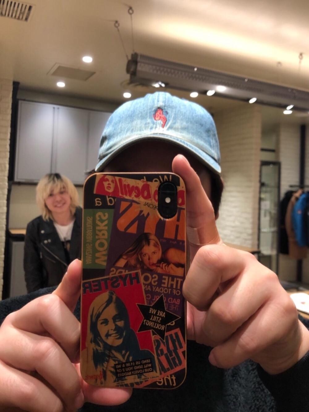 「Hysteric Glamour、iPhoneケース、iPhone、ヒステリックグラマー」｜「HYSTERIC GLAMOURのHG SYMBOL刺繍スウェット（スウェット、ブラック系）」を使った、hashikenさん（メンズ・172cm）の冬コーディネートの1枚目の写真