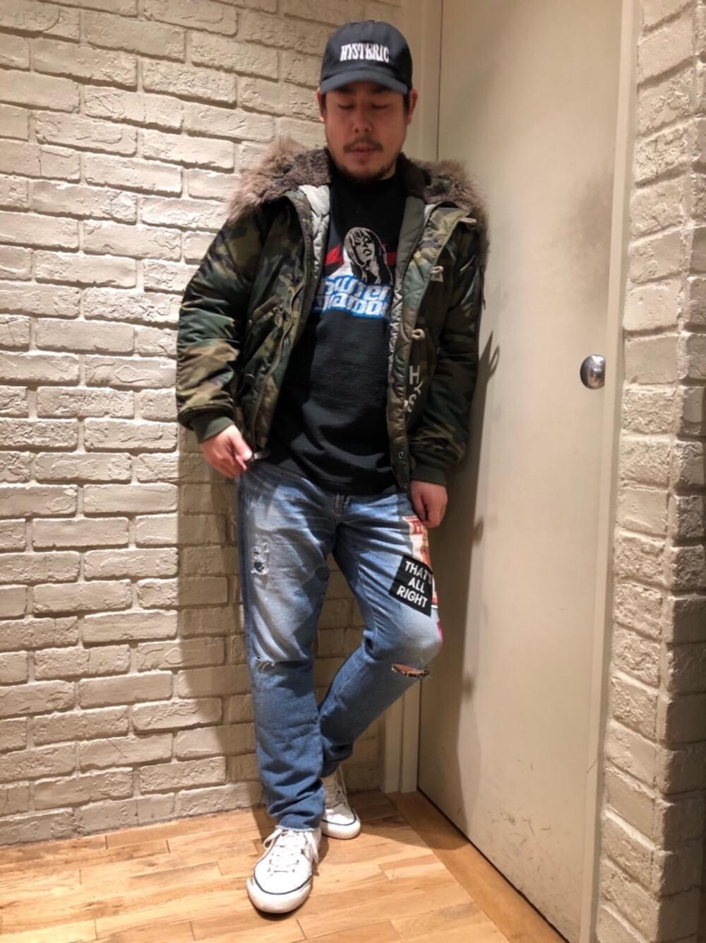 「デニム、N-2B、冬コーデ、総柄、Hysteric Glamour、ラフコーデ、カジュアルコーデ、ヒステリックグラマー、ミリタリーコーデ」｜「HYSTERIC GLAMOURのHYSTERIC刺繍 キャップ（キャップ、ブラック系）」を使った、hashikenさん（メンズ・172cm）の秋コーディネートの1枚目の写真