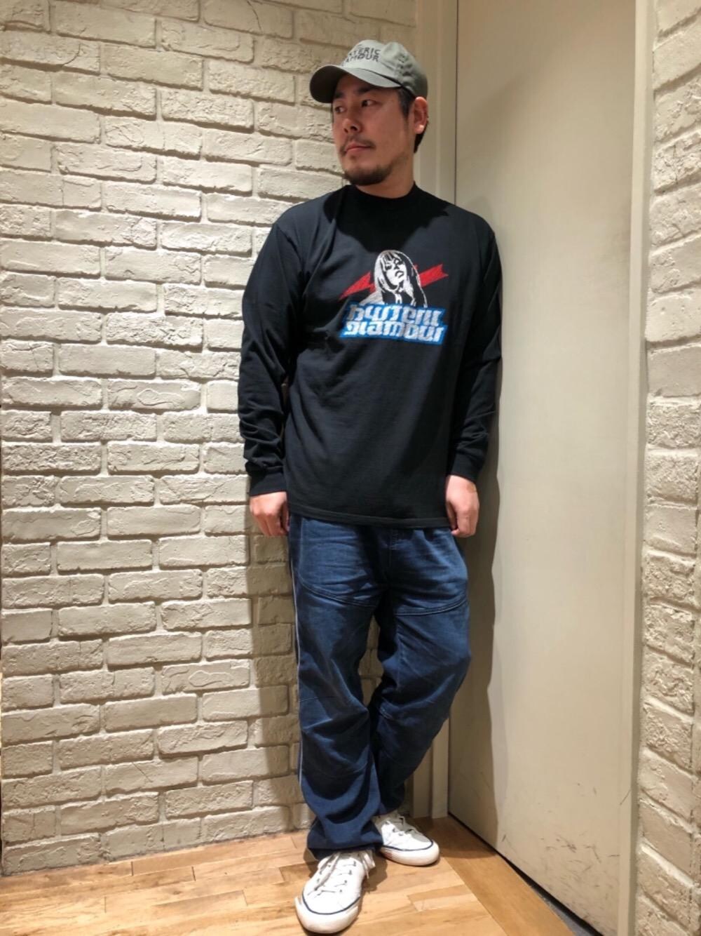 「スウェットパンツ、デニム、刺繍、ロンT、Hysteric Glamour、ラフコーデ、カジュアルコーデ、ヒステリックグラマー、ストリートコーデ」｜「HYSTERIC GLAMOURのLADYLAND ACADEMY刺繍 リブ付Tシャツ（Tシャツ/カットソー、ブラック系）」を使った、hashikenさん（メンズ・172cm）の冬コーディネートの1枚目の写真