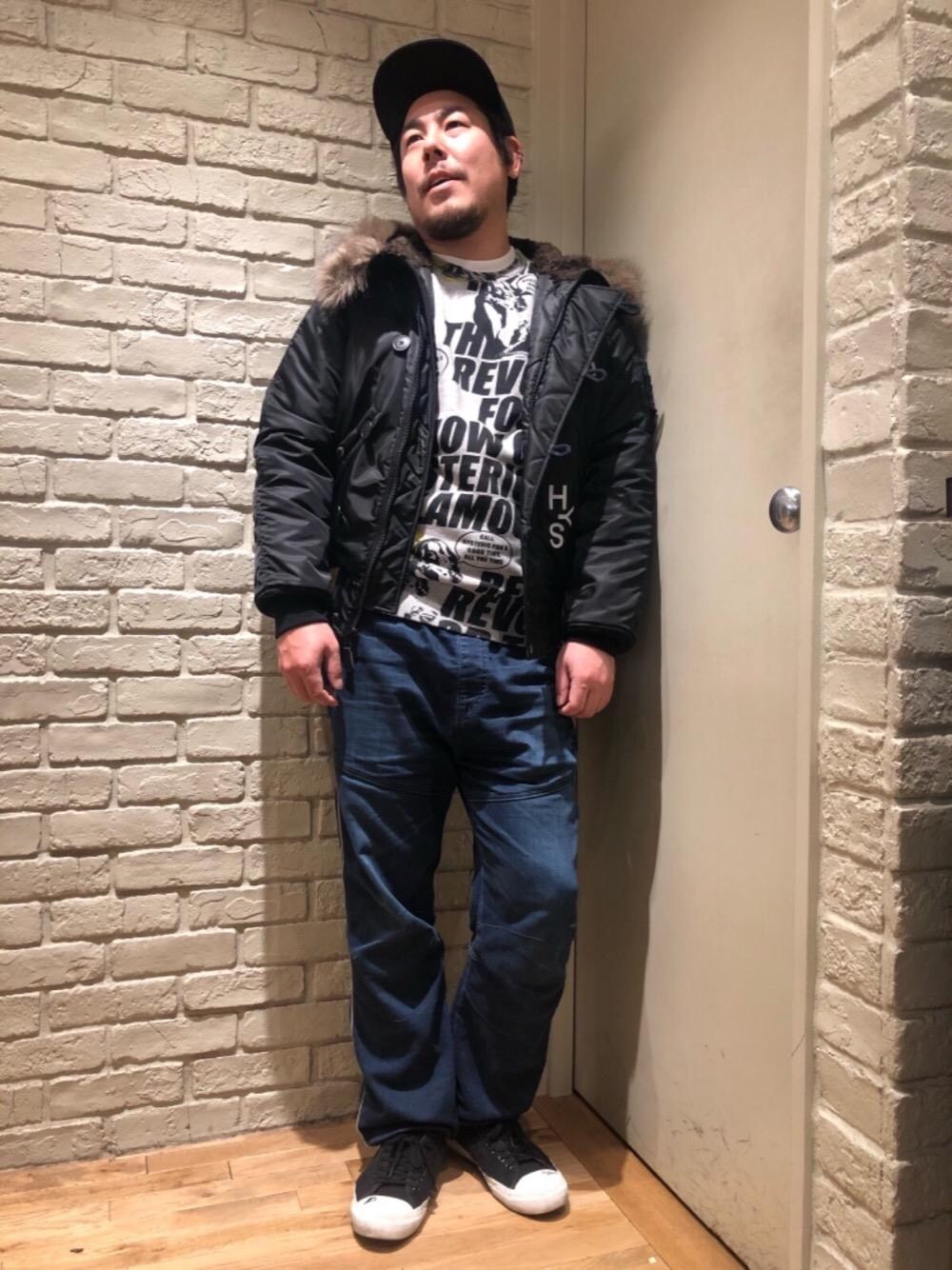 「スウェット、デニム、N-2B、総柄、Hysteric Glamour、プリマロフト、ラフコーデ、カジュアルコーデ、ヒステリックグラマー、ミリタリーコーデ」｜「HYSTERIC GLAMOURのHYSTERIC LIVE刺繍 キャップ（キャップ、ブラック系）」を使った、hashikenさん（メンズ・172cm）の冬コーディネートの1枚目の写真