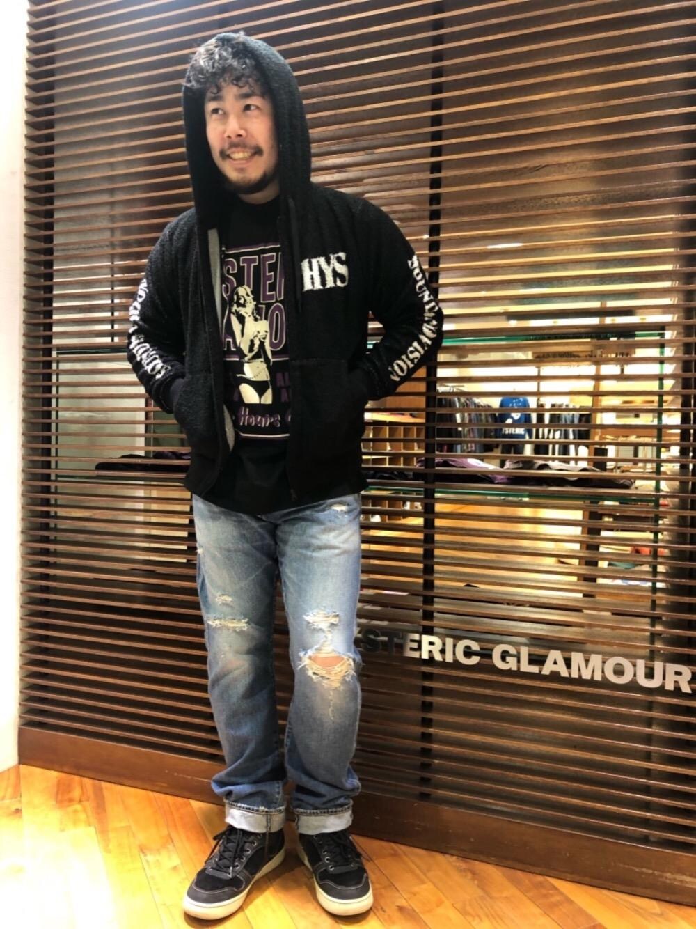 「デニム、パーカー、Hysteric Glamour、春コーデ、ラフコーデ、カジュアルコーデ、ヒステリックグラマー、ストリートコーデ、アメカジコーデ」｜「HYSTERIC GLAMOURのスリムストレートデニムパンツ（デニムパンツ、ブルー系）」を使った、hashikenさん（メンズ・172cm）の冬コーディネートの1枚目の写真