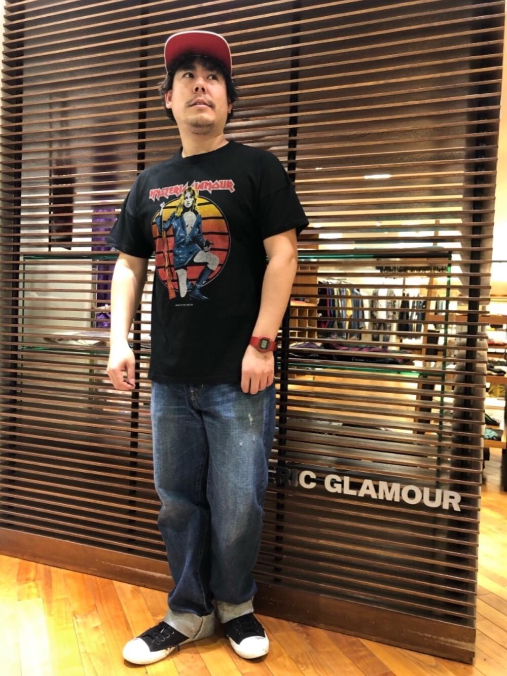 「デニム、ビッグシルエット、Tシャツ、Hysteric Glamour、春コーデ、ラフコーデ、カジュアルコーデ、ヒステリックグラマー、ストリートコーデ、アメカジコーデ」｜「HYSTERIC GLAMOURのUSED加工デニム ストレートパンツ（デニムパンツ、ブルー系）」を使った、hashikenさん（メンズ・172cm）の春コーディネートの1枚目の写真