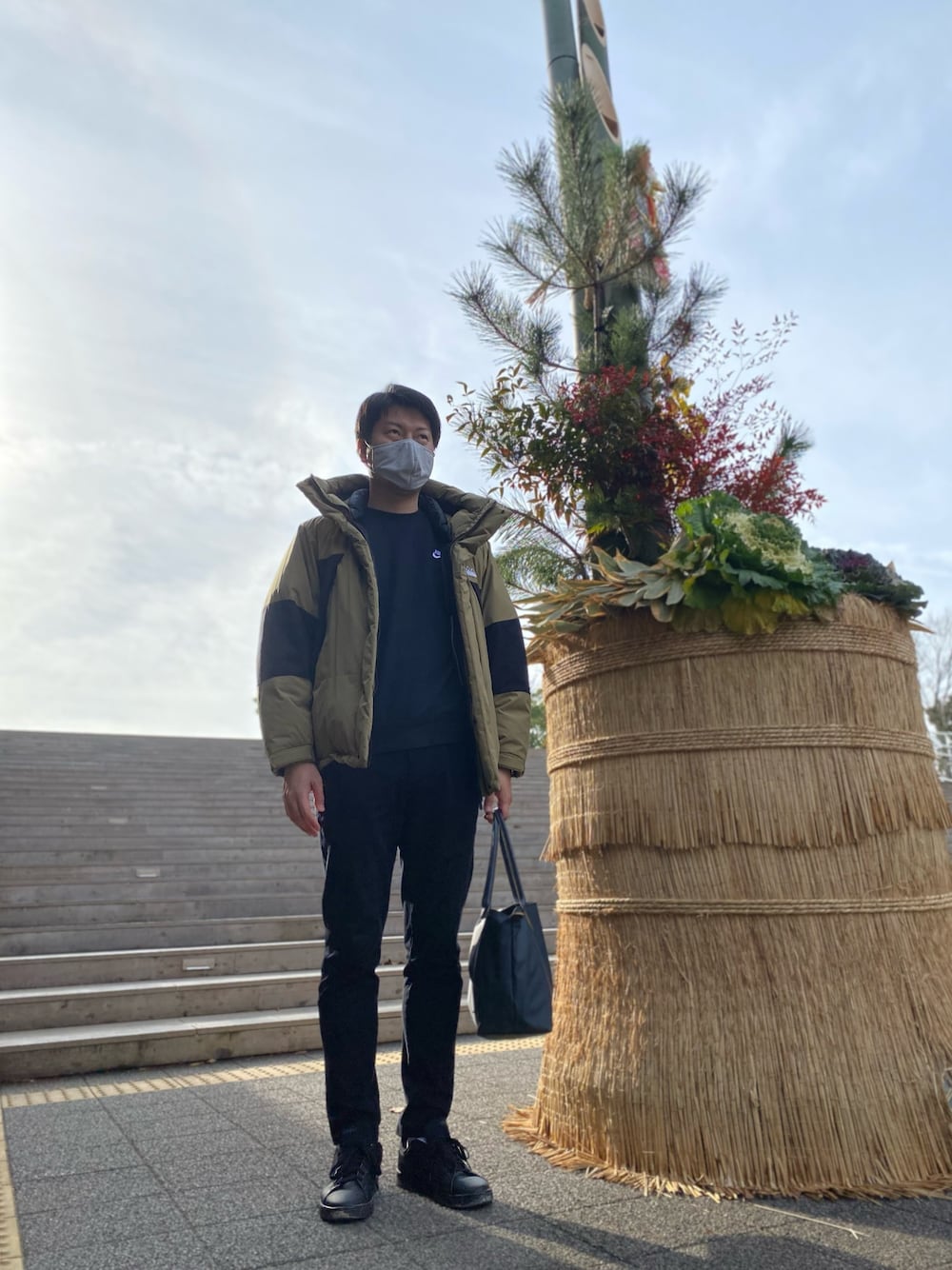 「あけましておめでとうございます！、今日のコーデ、新年一発目、2021年、謹賀新年、おしゃれさんと繋がりたい」｜「FIRST DOWNのアイテム（ダウンジャケット/コート、ベージュ系）」を使った、tomoさん（メンズ・187cm）の冬コーディネートの1枚目の写真