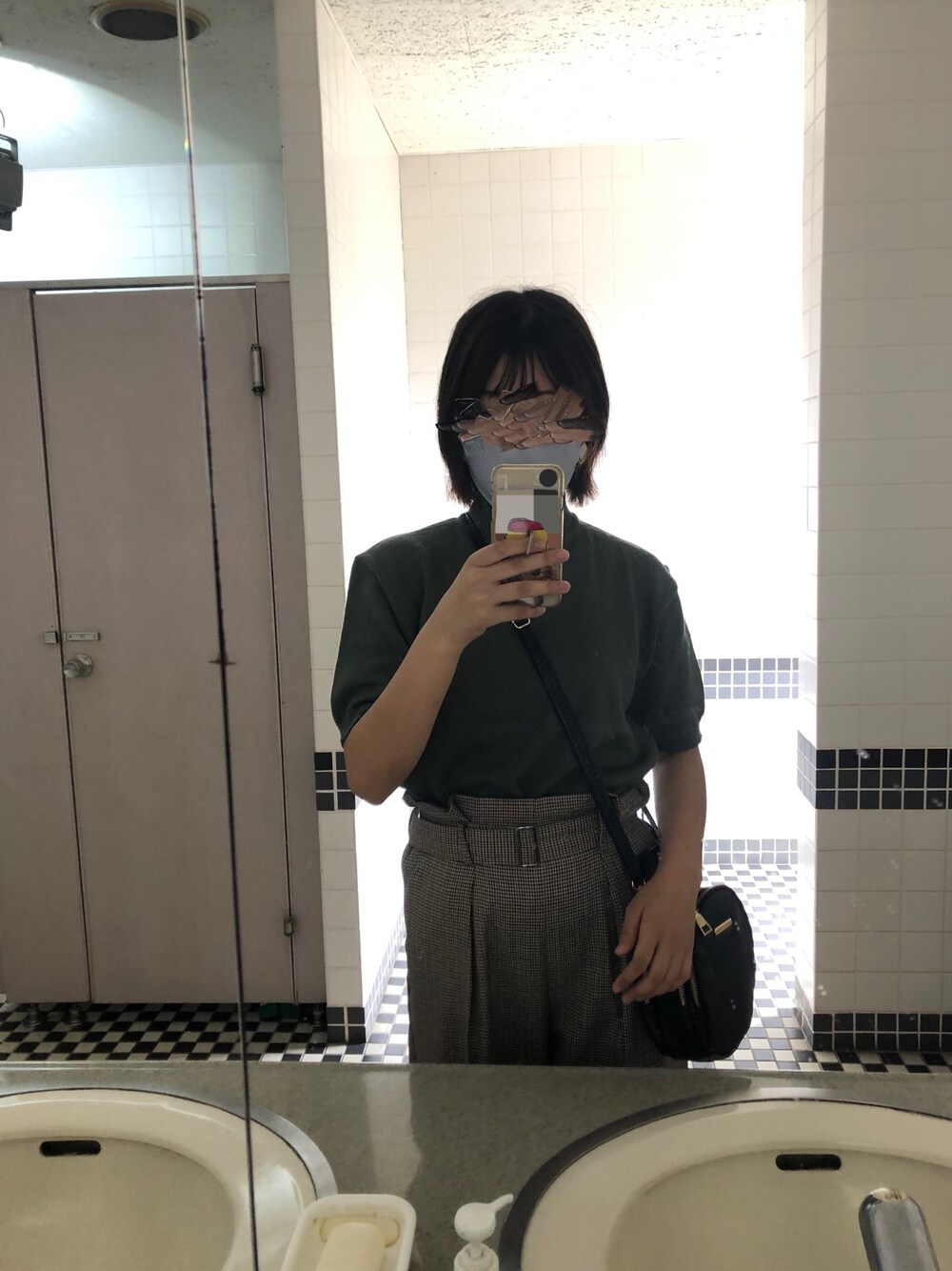 「GUのアイテム（その他パンツ、ブラウン系）」を使った、coconasuさん（レディース・158cm）の秋コーディネートの1枚目の写真